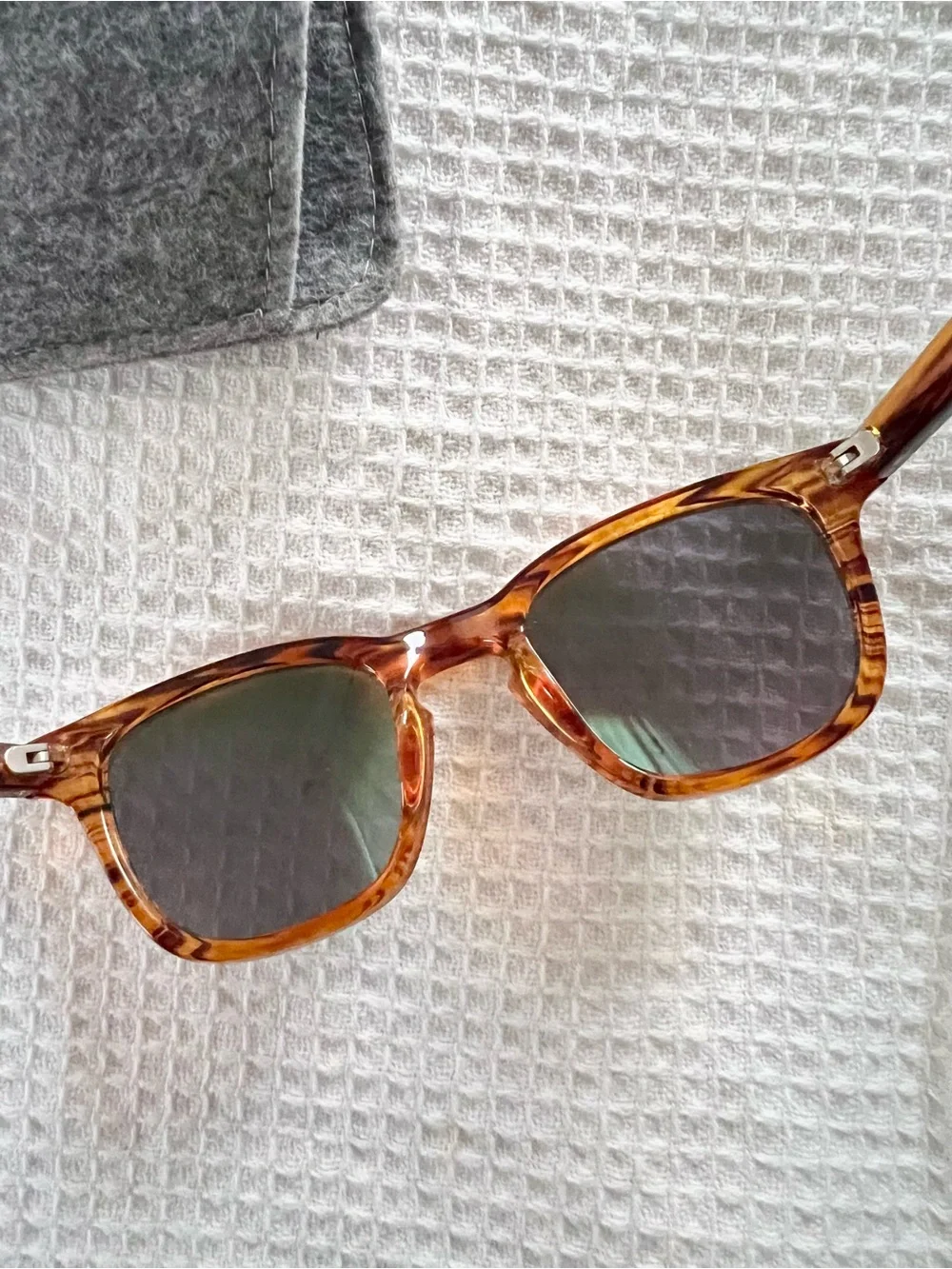 ULLERES KIDS Tortoiseshell Sunglasses with Green Mirror Lenses